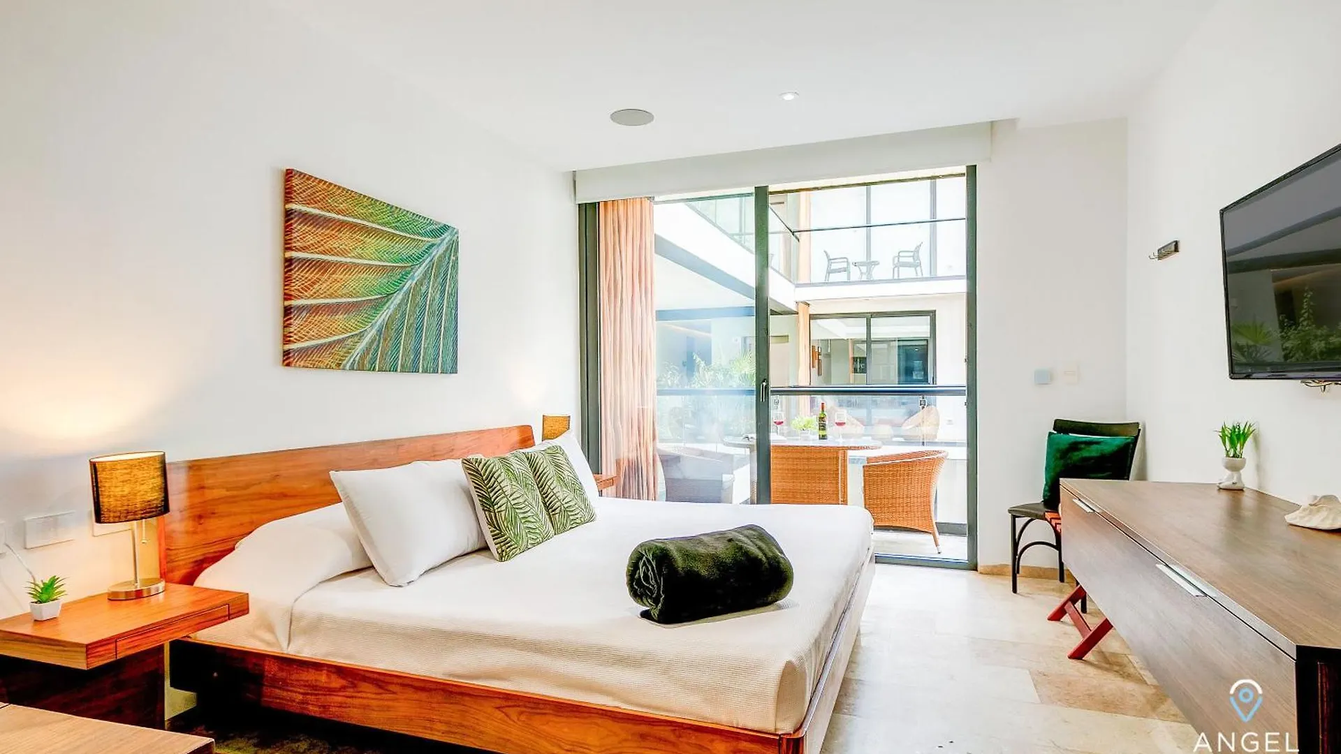 The Shore Condos Near 5Th Ave Playa del Carmen Daire